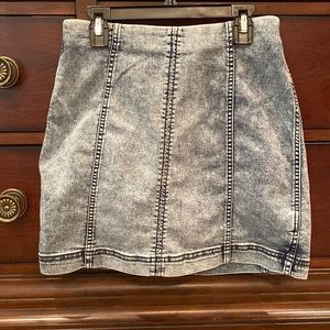 ⭐️ NWOT ⭐️ FREE PEOPLE denim skirt, size 4